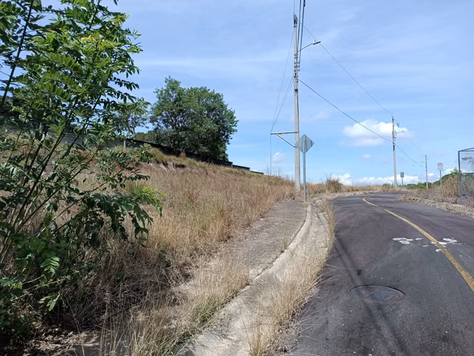 VENDO TERRENO YA CON OBRAS PARA URBANIZAR
