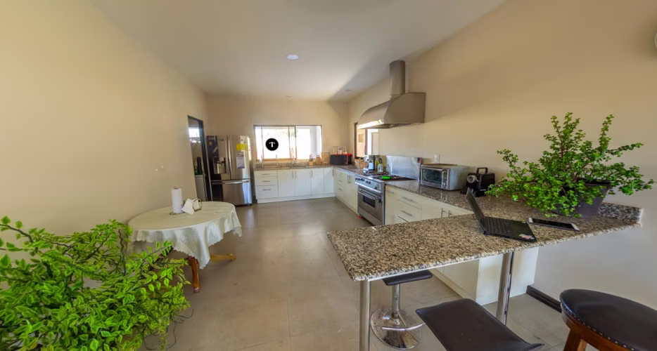 Amplia propiedad con casa y apartamento en condominio, San Mateo de Alajuela -EU