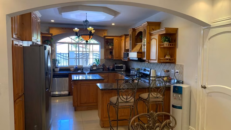 Casa en Venta en Heredia Ciudad Cariari | Jardín, Piscina y Ubicación Premium