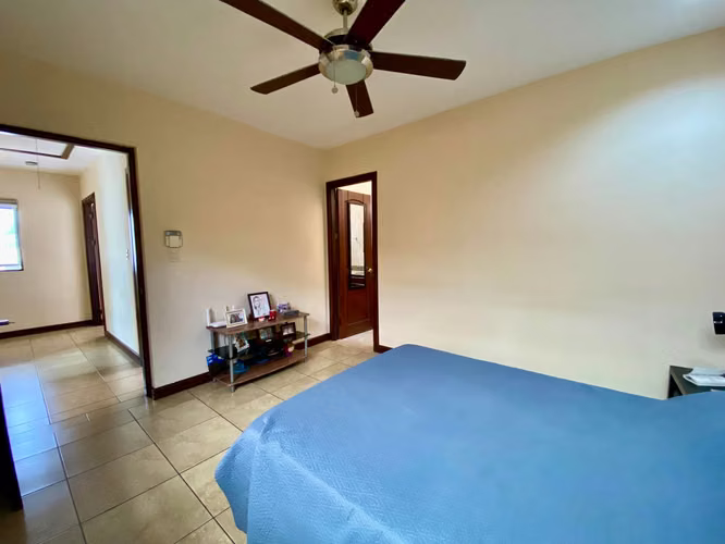 Viva en Santa Ana – Casa en Condominio con Seguridad y Excelente Ubicación