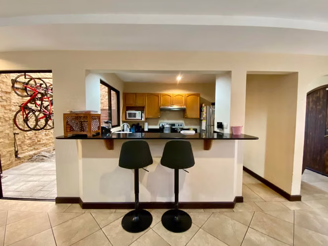 Viva en Santa Ana – Casa en Condominio con Seguridad y Excelente Ubicación