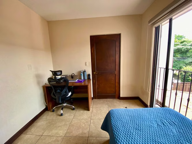 Viva en Santa Ana – Casa en Condominio con Seguridad y Excelente Ubicación