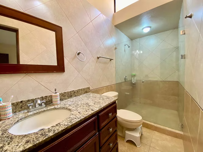 Viva en Santa Ana – Casa en Condominio con Seguridad y Excelente Ubicación