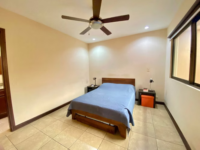 Viva en Santa Ana – Casa en Condominio con Seguridad y Excelente Ubicación