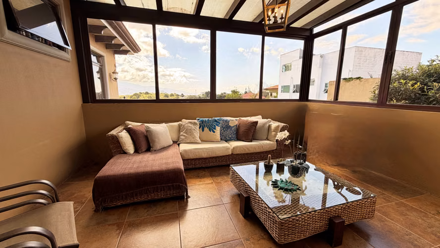Venta casa de lujo Residencial Altamonte, Curridabat. (FE)