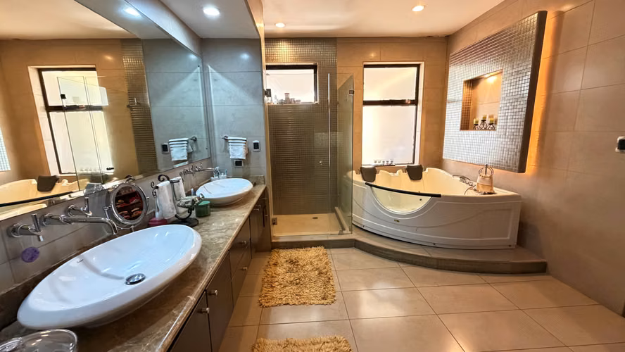 Venta casa de lujo Residencial Altamonte, Curridabat. (FE)