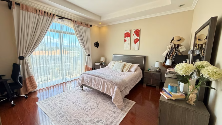 Venta casa de lujo Residencial Altamonte, Curridabat. (FE)