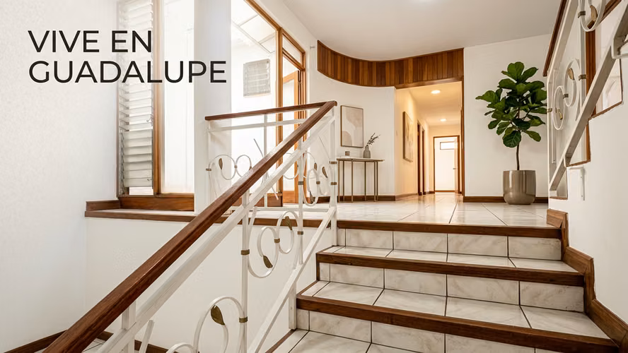 Casa en venta: 3 Habitaciones en Guadalupe Goicoechea con Ubicación Céntrica y 244 m²