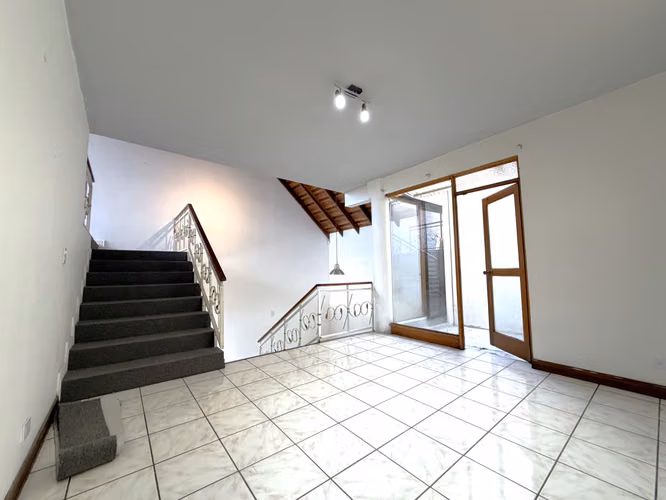 Casa en venta: 3 Habitaciones en Guadalupe Goicoechea con Ubicación Céntrica y 244 m² - Imagen 8