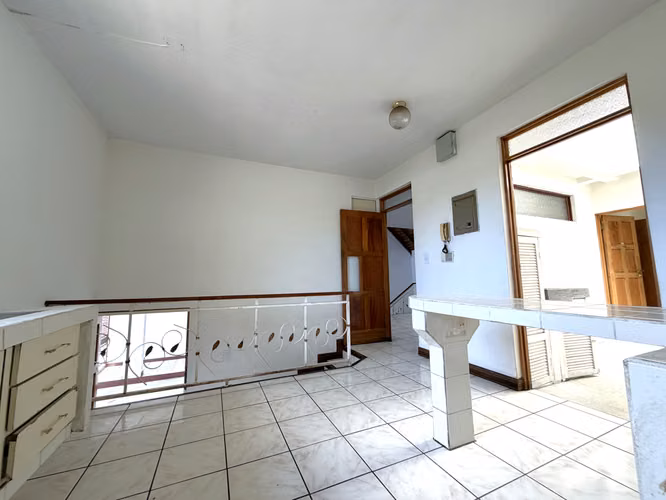 Casa en venta: 3 Habitaciones en Guadalupe Goicoechea con Ubicación Céntrica y 244 m² - Imagen 7