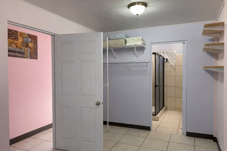 CASA VENTA CON 2 APARTAMENTOS EN ALAJUELA