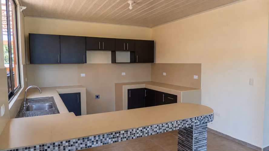 IMPORTANTE REBAJA • 2 HABITACIONES • 2 BAÑOS • PARQUEO TECHADO • ZONA VERDE