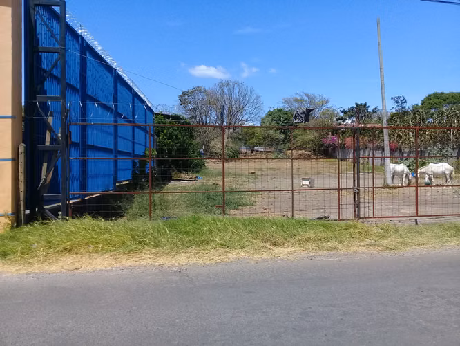 VENDO LOTE INDUSTRIAL.