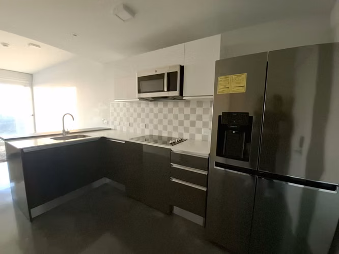 Apartamento de una habitación con línea blanca en Sabana, San José - Imagen 3