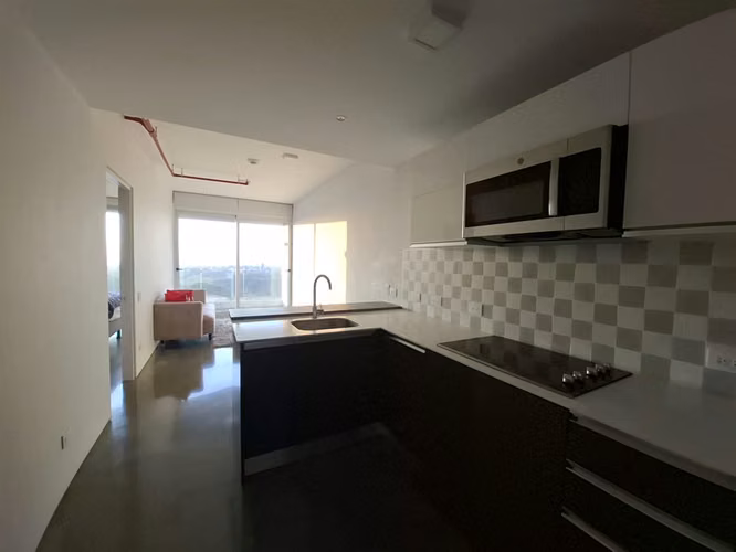 Apartamento de una habitación con línea blanca en Sabana, San José - Imagen 15