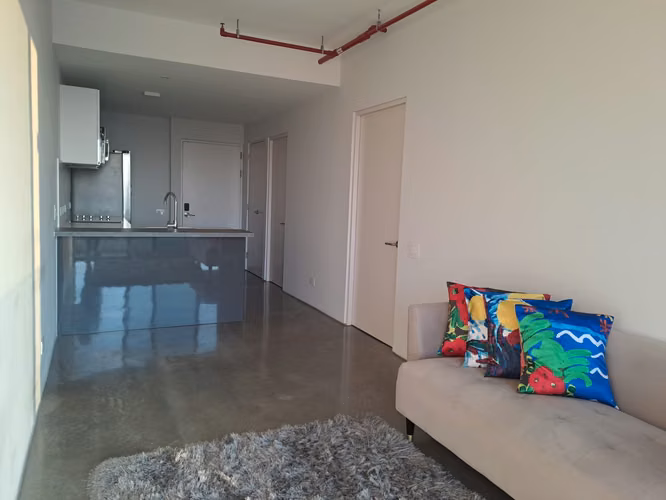 Apartamento de una habitación con línea blanca en Sabana, San José - Imagen 16