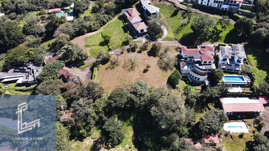 Lote Privilegiada de mas de 1,014m² en Condominio Residencial Altamira, Brasil de Santa Ana.