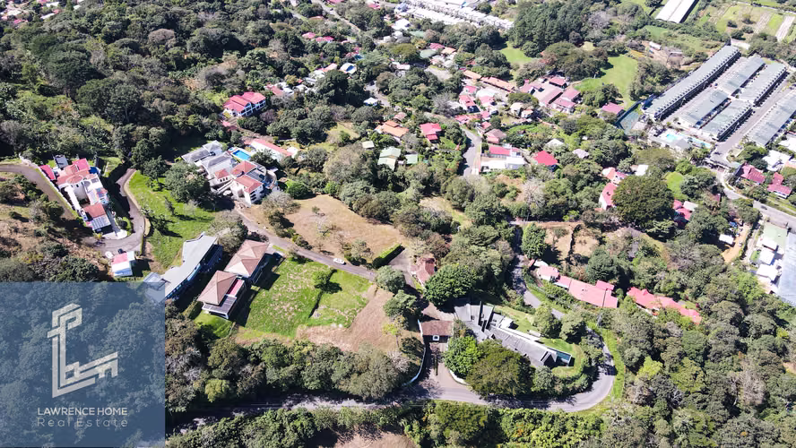 Lote Privilegiada de mas de 1,014m² en Condominio Residencial Altamira, Brasil de Santa Ana.