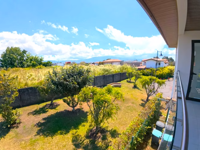 Casa Moderna de Lujo en Condominio exclusivo con Amplio Jardín Privado ( JS 1322 18 )