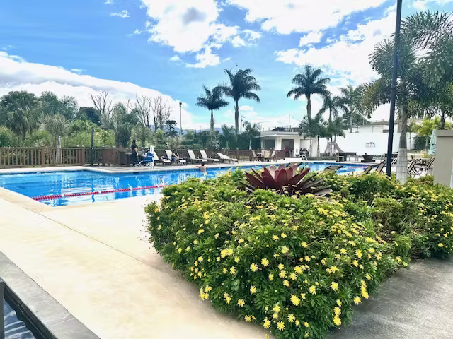 Casa con habitación en primer nivel en Distrito San Juan