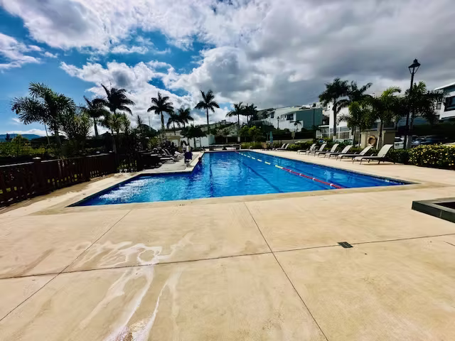 Casa con habitación en primer nivel en Distrito San Juan