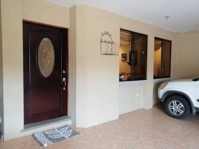 Se Vende Amplia Casa en San Rafael de Heredia