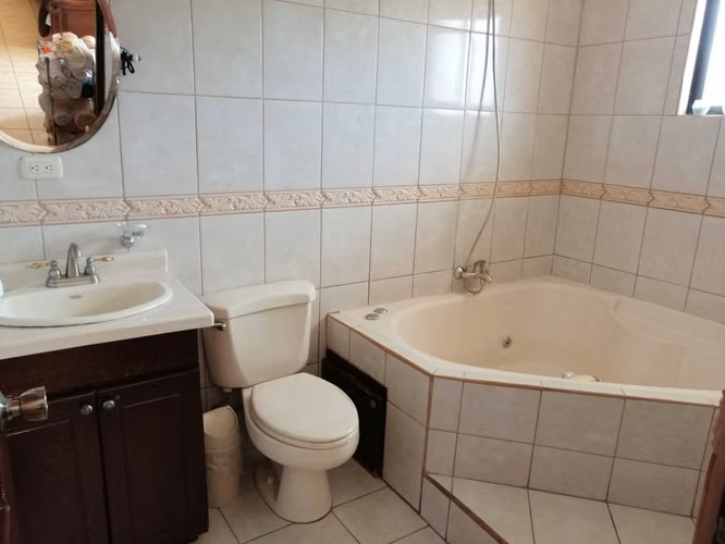 Se Vende Amplia Casa en San Rafael de Heredia