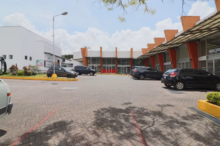 VENTA/ALQUILER-GRAN OPORTUNIDAD DE INVERSIÓN-ESPACIO COMERCIAL EN PLAZA VALLE DEL SOL, ESCAZÚ -RM