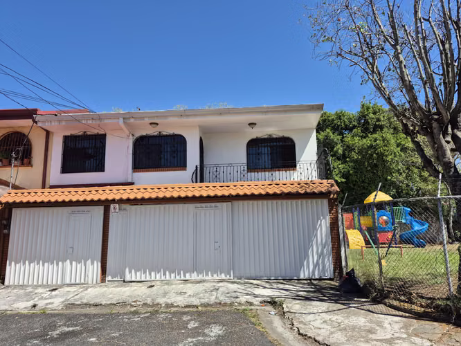 Sale of House in Zapote