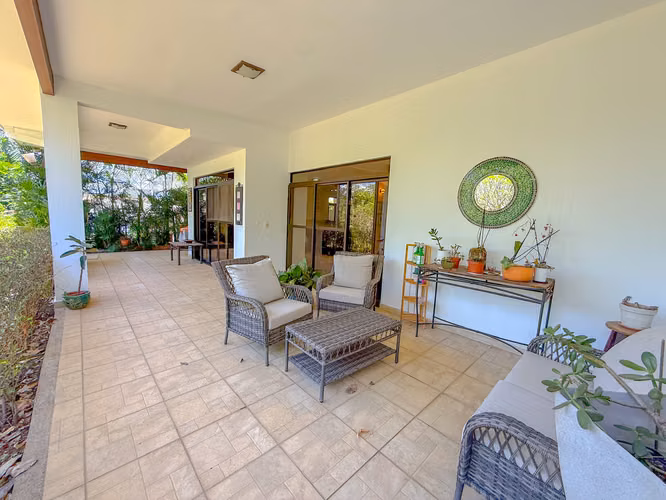 SE VENDE AMPLIA RESIDENCIA CON EXC VISTAS Y UBICACIÓN DENTRO DEL CONDO
