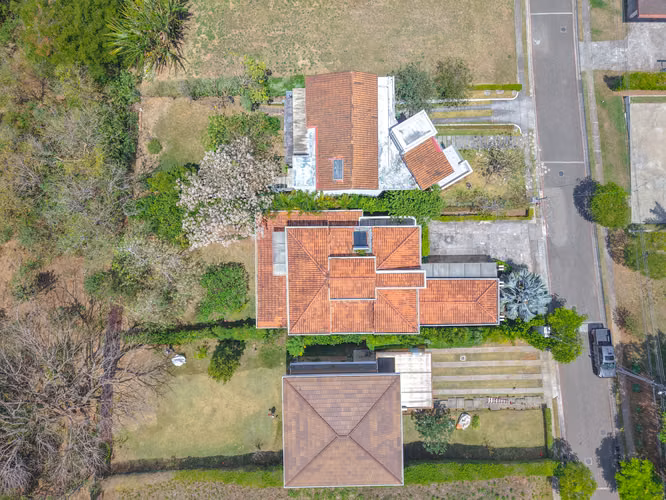 SE VENDE AMPLIA RESIDENCIA CON EXC VISTAS Y UBICACIÓN DENTRO DEL CONDO