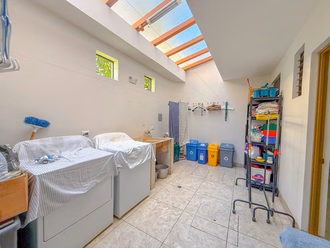 SE VENDE AMPLIA RESIDENCIA CON EXC VISTAS Y UBICACIÓN DENTRO DEL CONDO