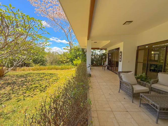 SE VENDE AMPLIA RESIDENCIA CON EXC VISTAS Y UBICACIÓN DENTRO DEL CONDO