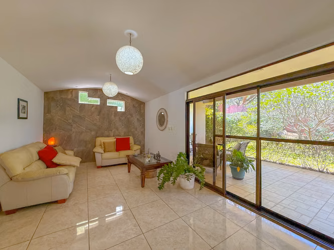 SE VENDE AMPLIA RESIDENCIA CON EXC VISTAS Y UBICACIÓN DENTRO DEL CONDO