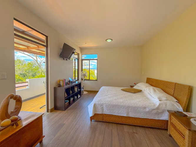 SE VENDE AMPLIA RESIDENCIA CON EXC VISTAS Y UBICACIÓN DENTRO DEL CONDO