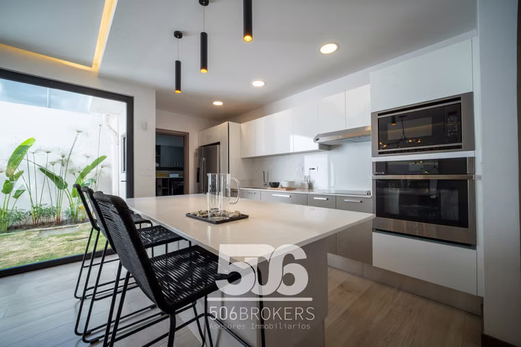 Casa Nueva en Santa Ana | 3 Habitaciones | 3 Parqueos | Financiamiento 90%