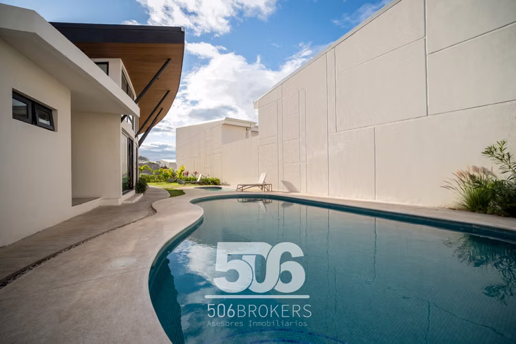 Casa Nueva en Santa Ana | 3 Habitaciones | 3 Parqueos | Financiamiento 90%