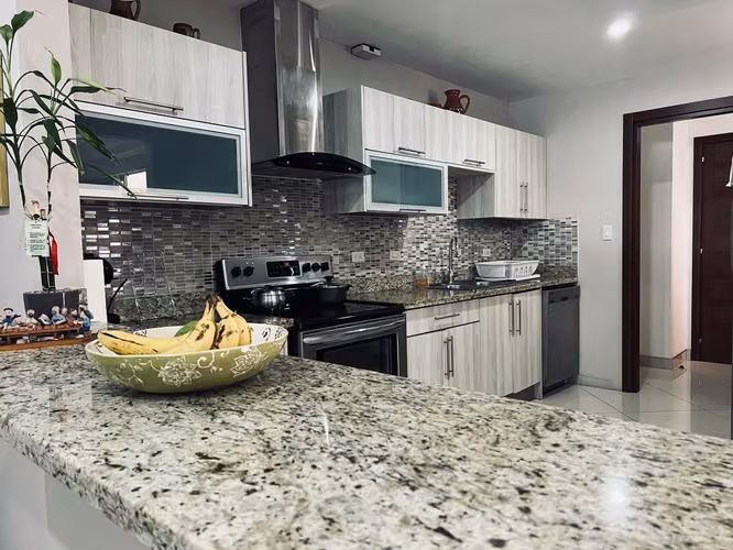 Venta de Casa amueblada en San Rafael Escazú