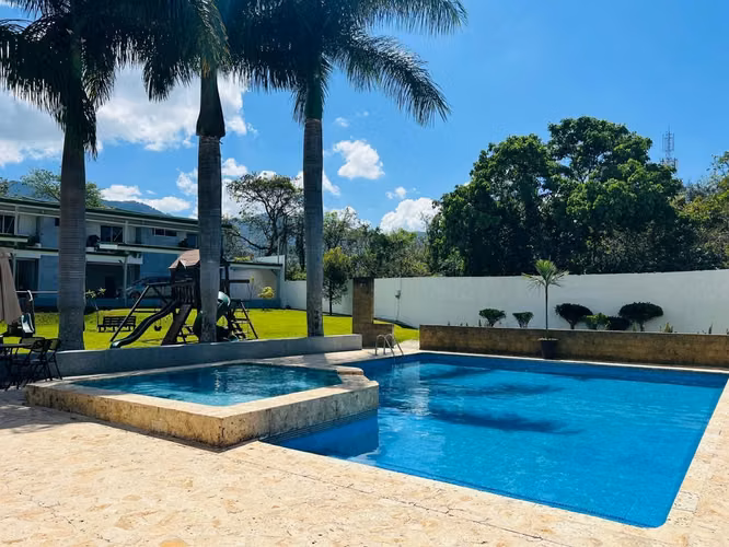 Venta de Casa amueblada en San Rafael Escazú
