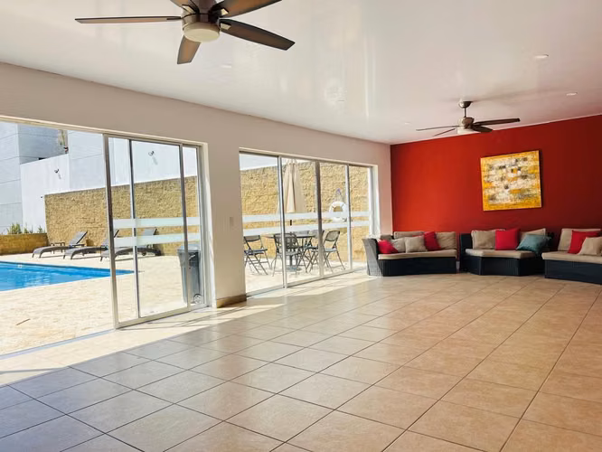 Venta de Casa amueblada en San Rafael Escazú