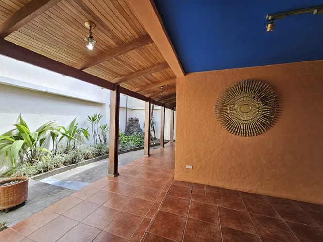 VENDO CASA DE DOS PLANTAS EN RESIDENCIAL ALTAMONTE GRANADILLA