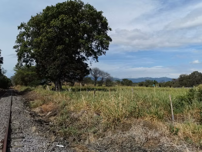 VENDO LINDO TERRENO FRENTE AL CAR LDA