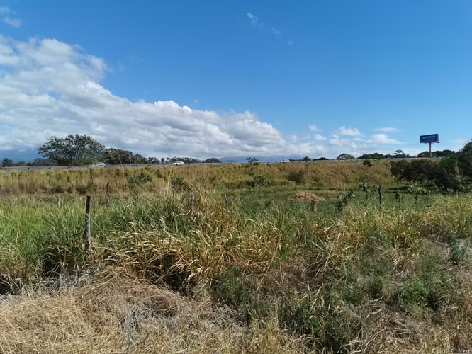 VENDO LINDO TERRENO FRENTE AL CAR LDA