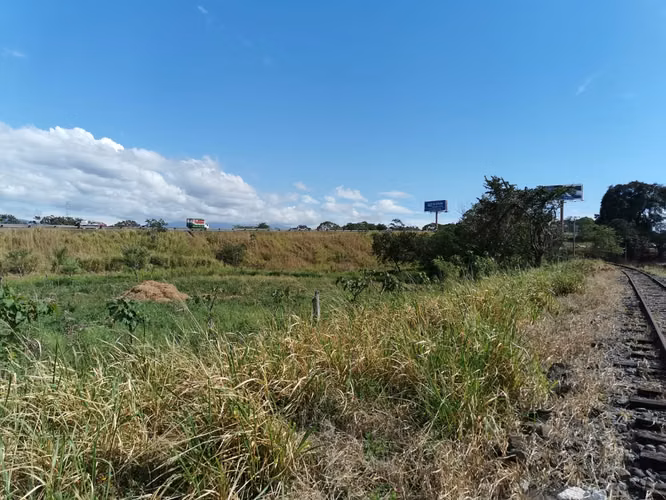 VENDO LINDO TERRENO FRENTE AL CAR LDA