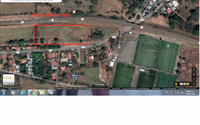 I SELL NICE LAND IN FRONT OF THE CAR LDA