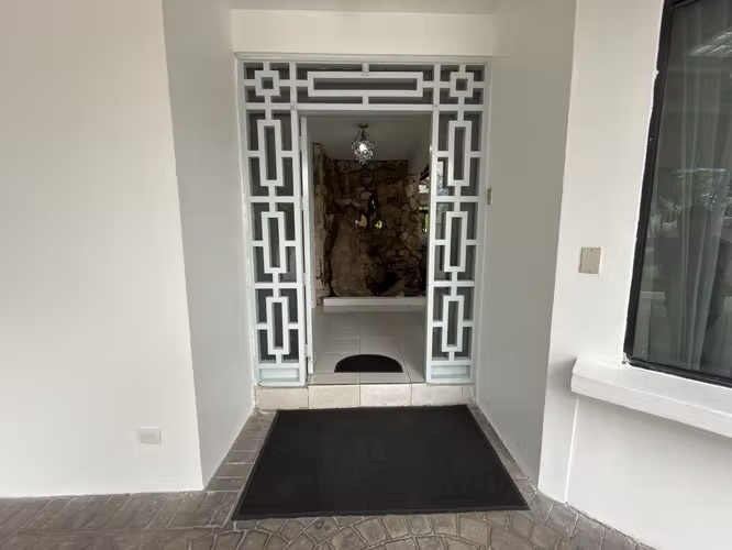 Se vende casa independiente con mas de 1000 metros de lote en Rohrmoser - Imagen 9
