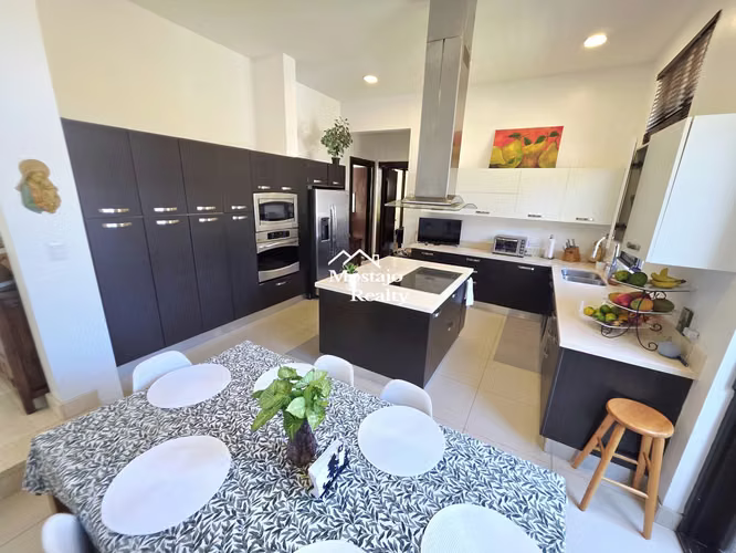 Venta de Casa de lujo con amplio jardín, Hacienda del Sol, Santa Ana - Imagen 15