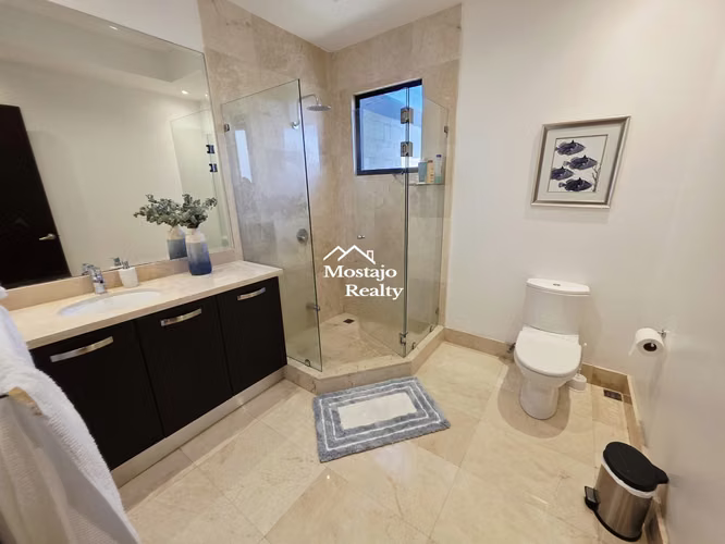 Venta de Casa de lujo con amplio jardín, Hacienda del Sol, Santa Ana - Imagen 7