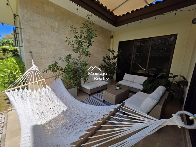 Venta de Casa de lujo con amplio jardín, Hacienda del Sol, Santa Ana - Imagen 2