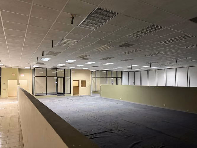 BODEGA con OFICINAS en HEREDIA, BARREAL 1040m2